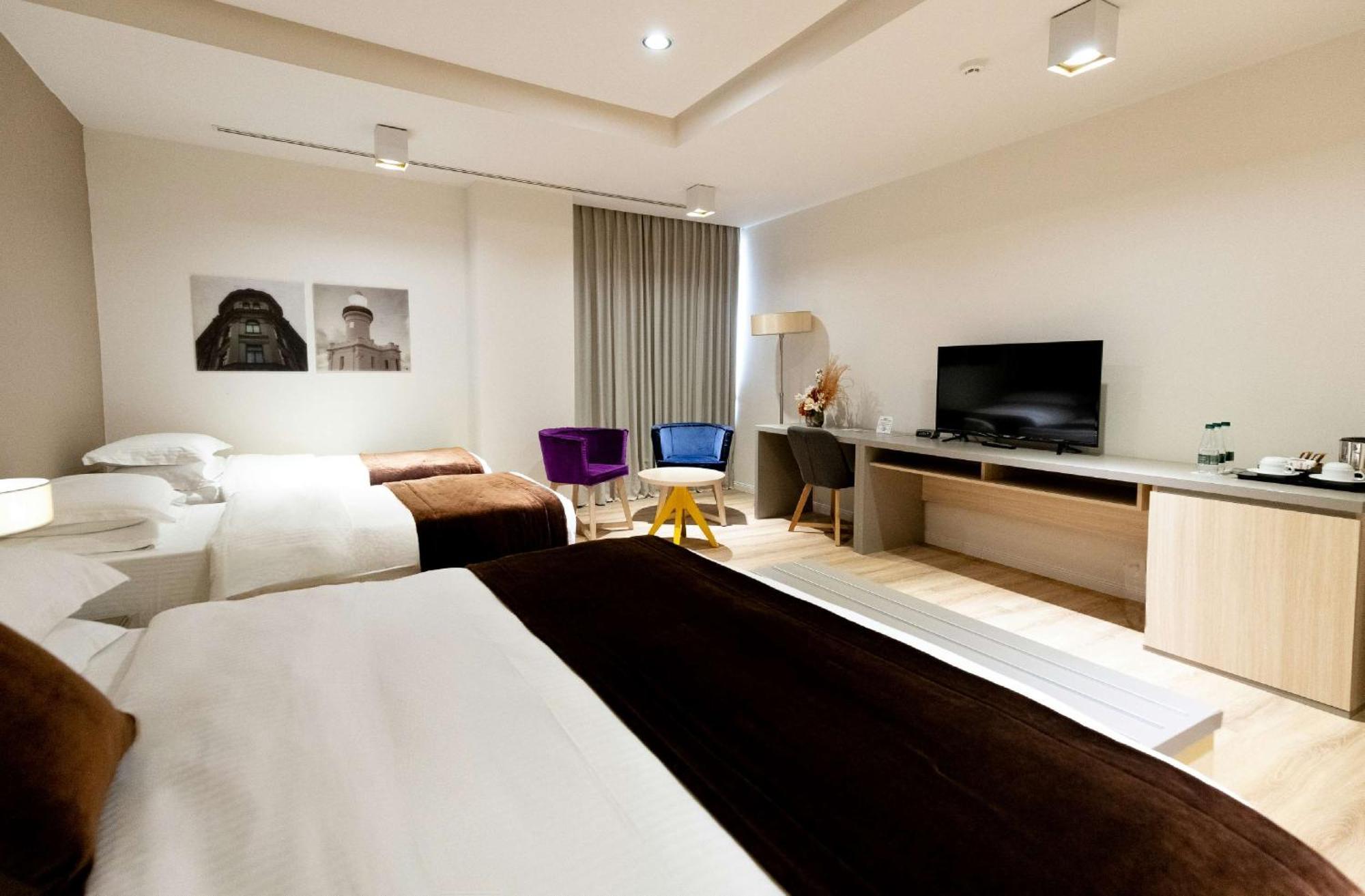 Western Premier Ark 4*