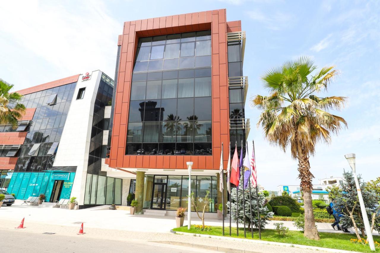 Western Premier Ark 4*
