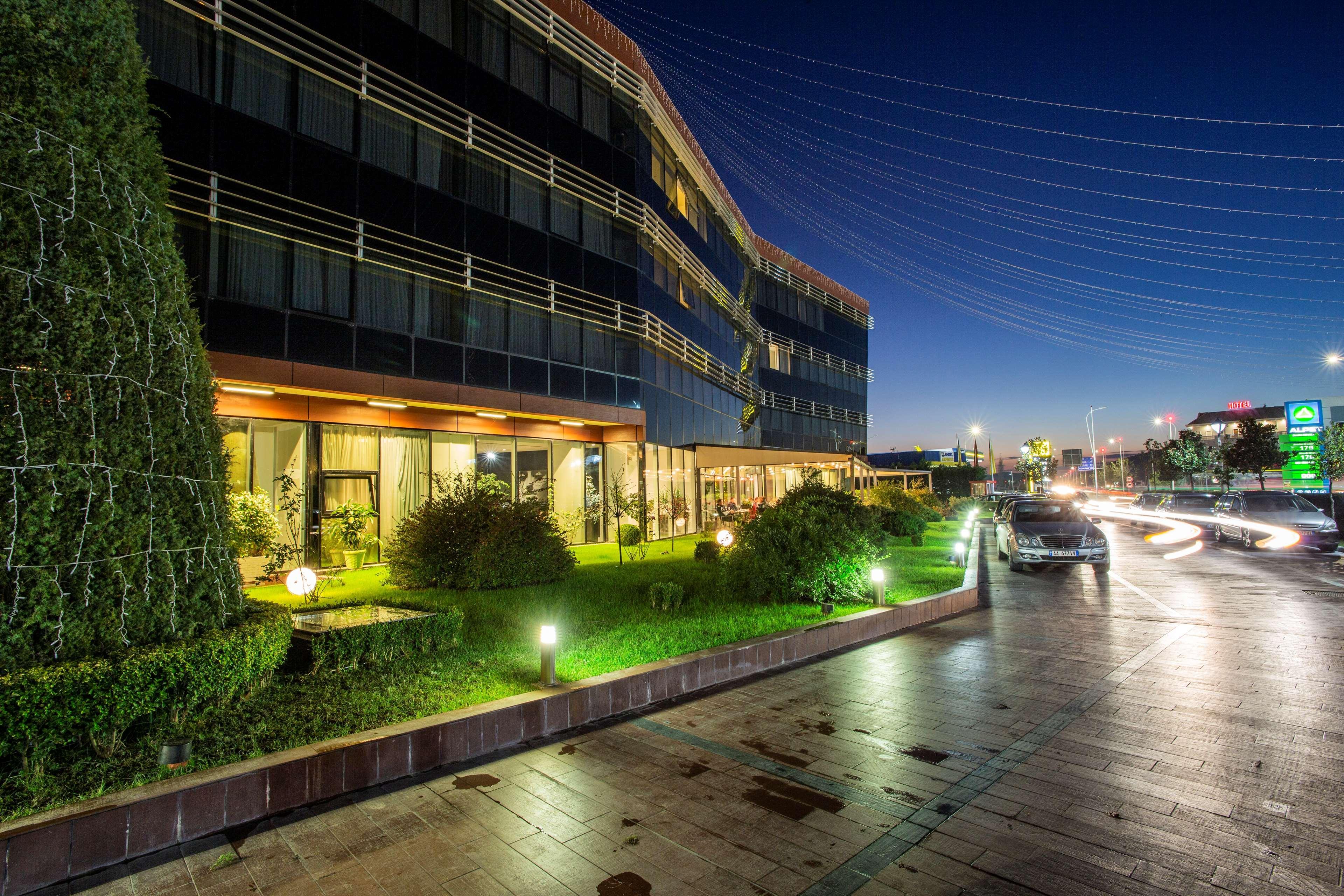 Western Premier Ark Hotel 4*
